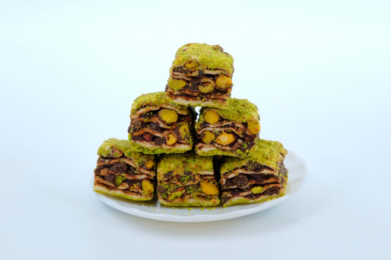 Fıstıklı Çikolatalı Baklava Lokum